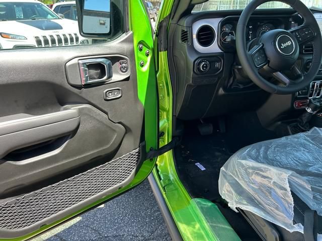 New 2025 Jeep Gladiator Sport AWD/4WD image 9