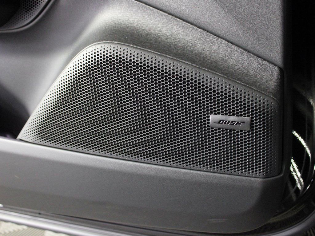 Certified 2025 Porsche Macan 4 Electric image 17