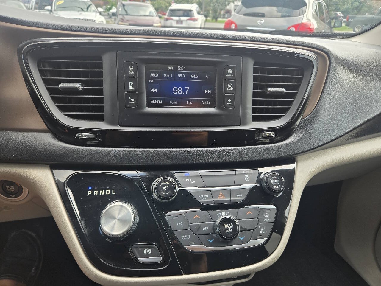 Used 2017 Chrysler Pacifica LX FWD image 52
