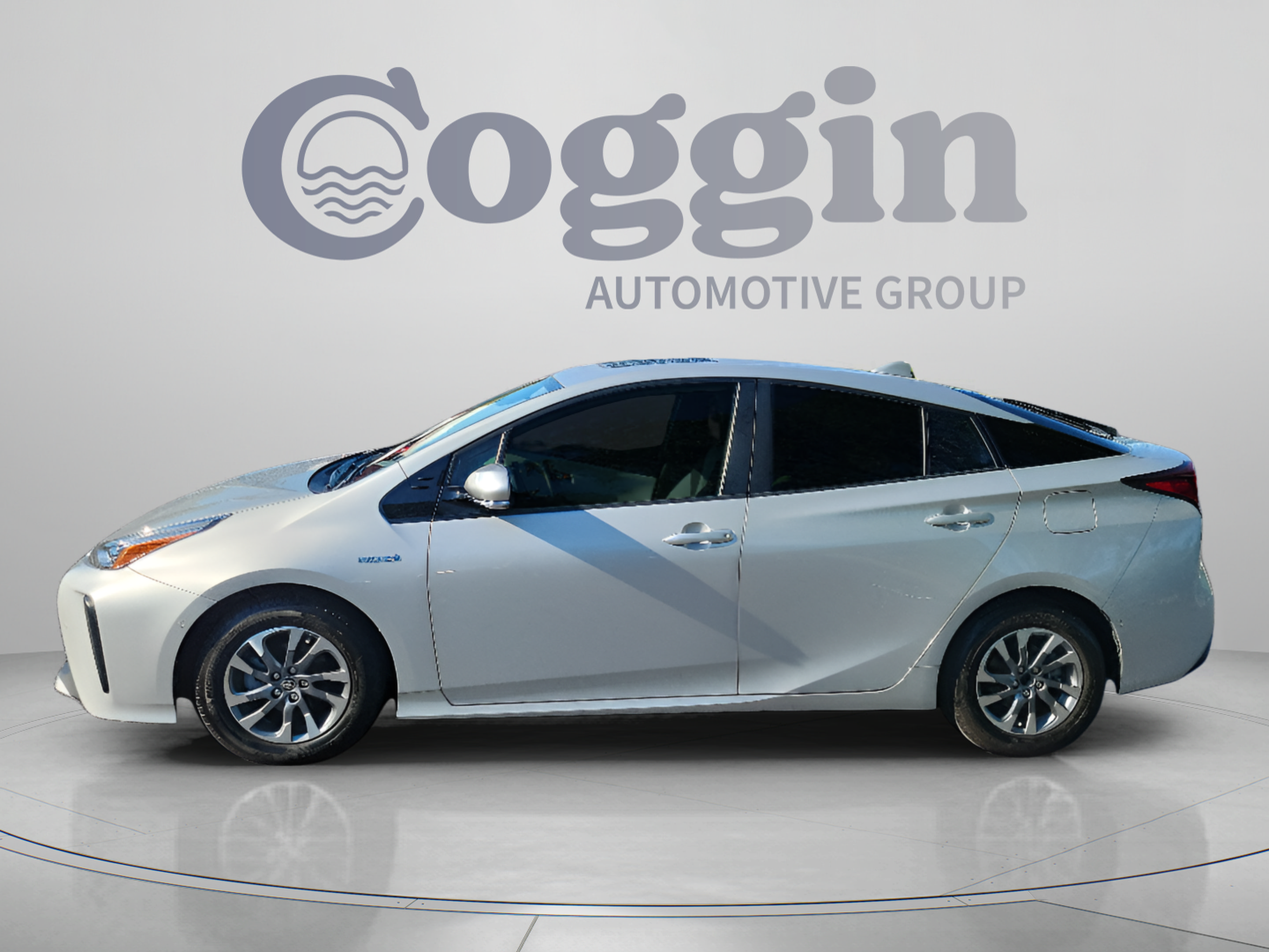 Used 2020 Toyota Prius Limited w/ Premium Convenience Package FWD image 2