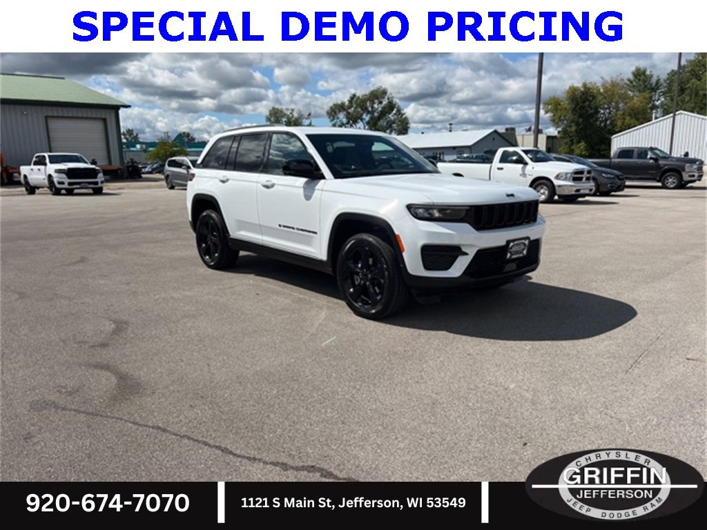 New 2025 Jeep Grand Cherokee Altitude image 6