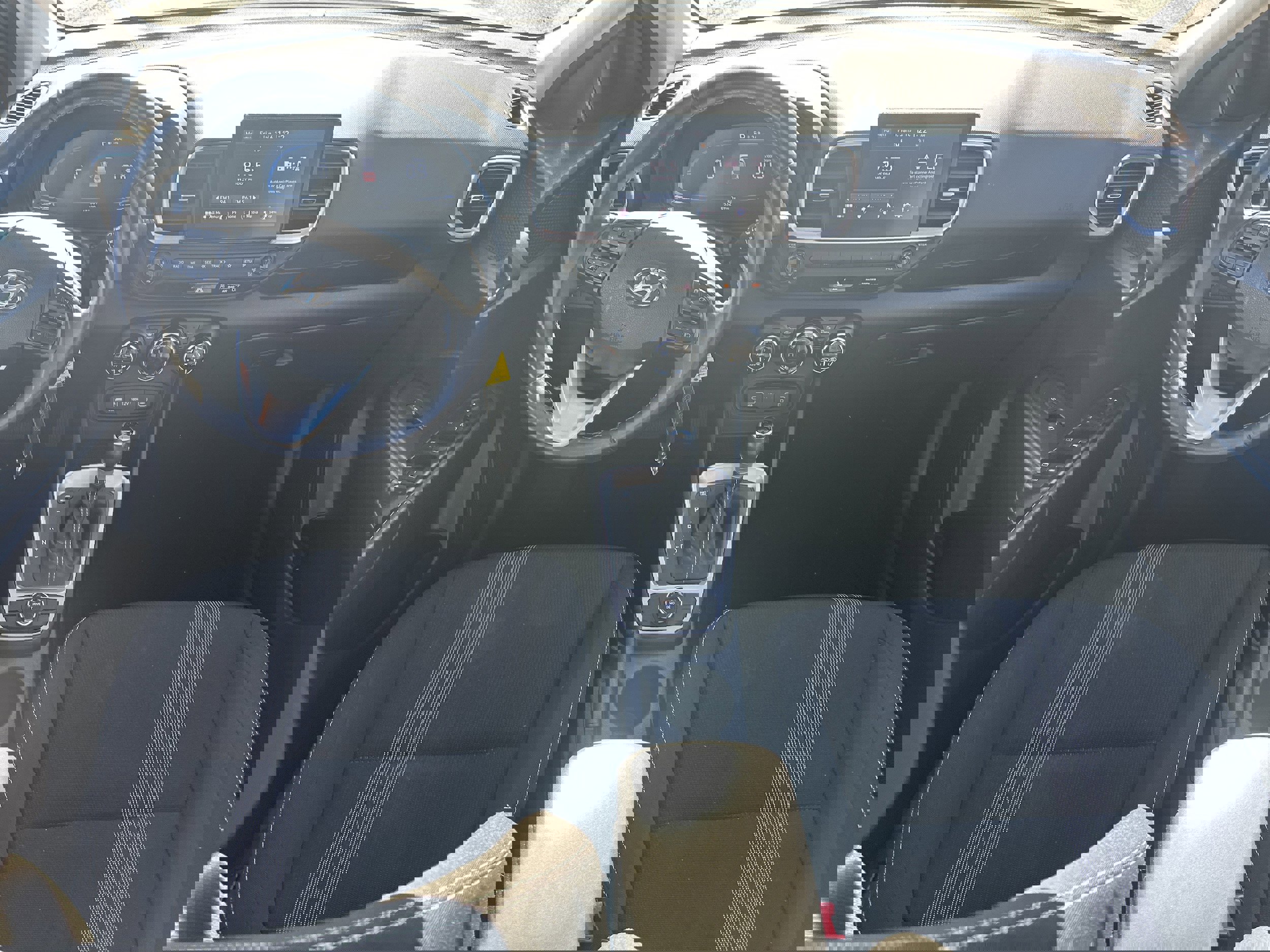 Used 2023 Hyundai Venue SEL image 22