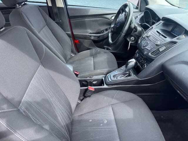 Used 2015 Ford Focus SE w/ SE Sport Package image 16