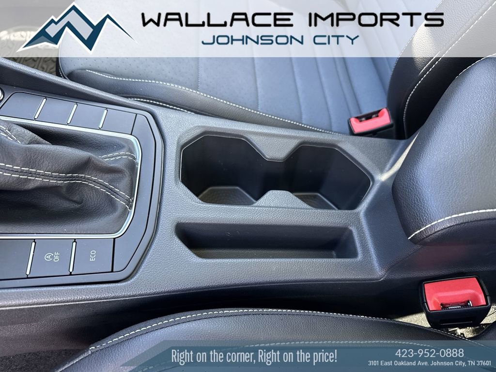 Used 2025 Volkswagen Jetta SE FWD image 19