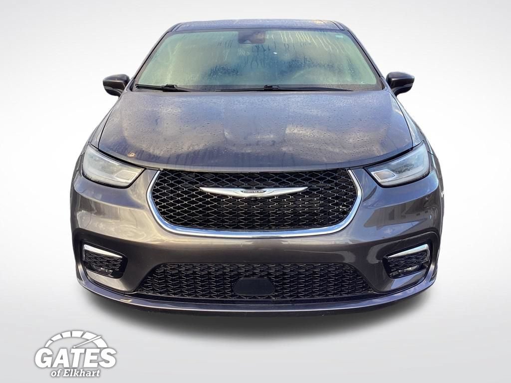 Used 2023 Chrysler Pacifica Touring-L FWD image 2