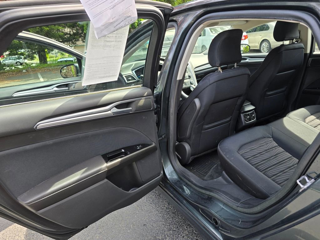 Used 2016 Ford Fusion SE FWD image 9