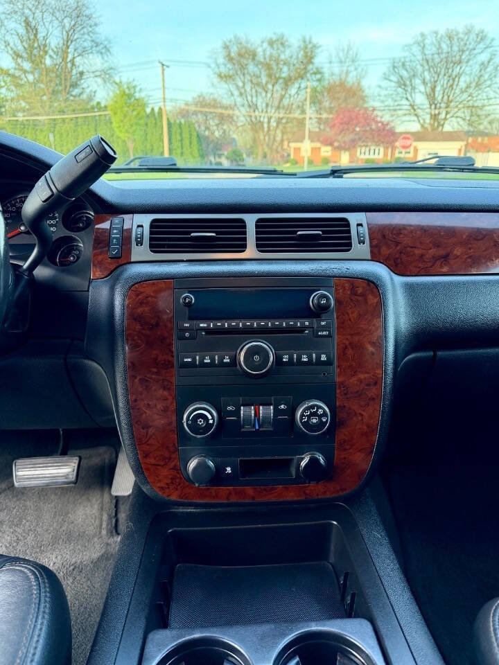 Used 2011 Chevrolet Avalanche LS w/ Regional Value Package AWD/4WD image 16