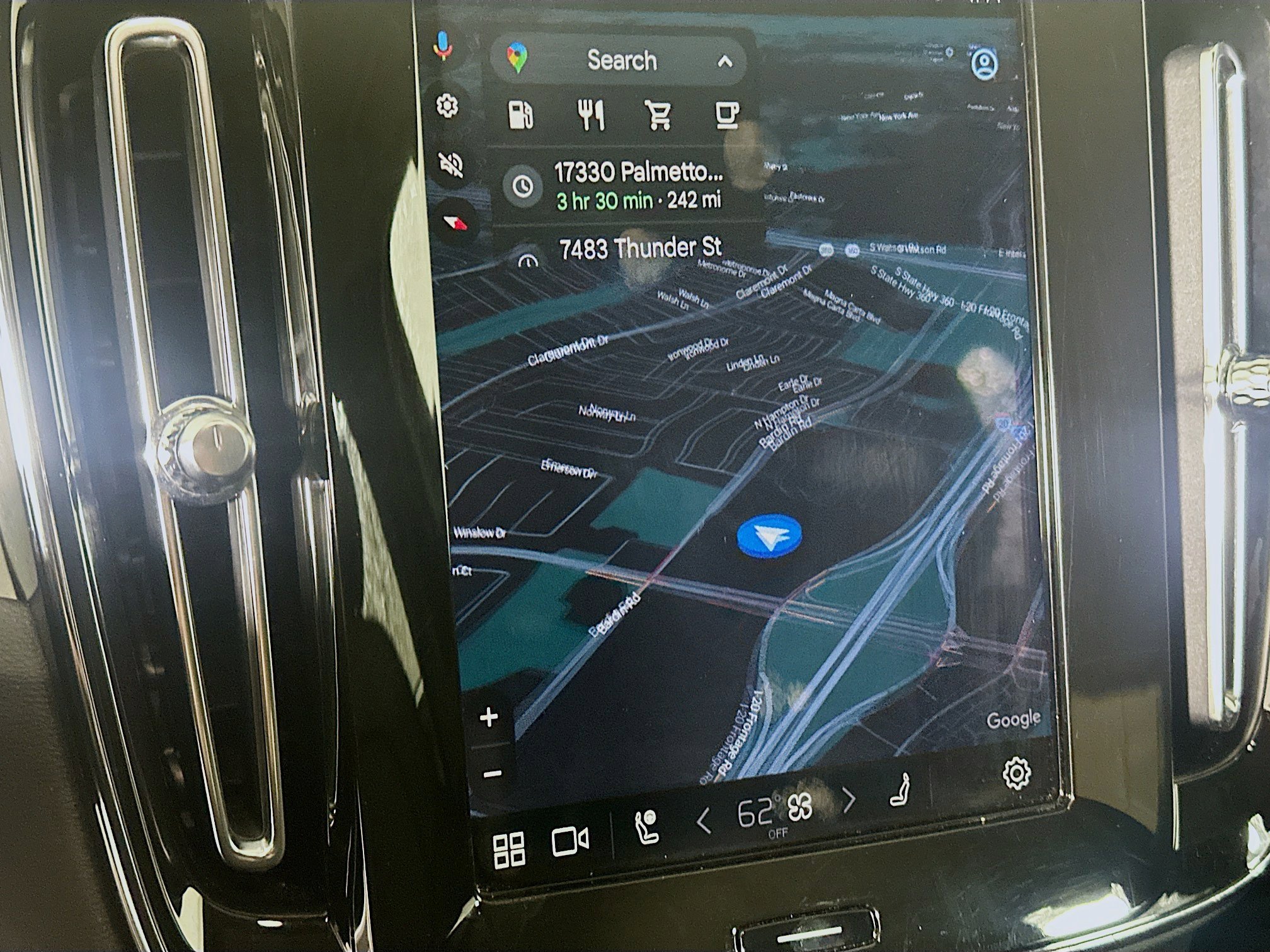 Used 2024 Volvo XC40 B5 Plus w/ Climate Package image 21