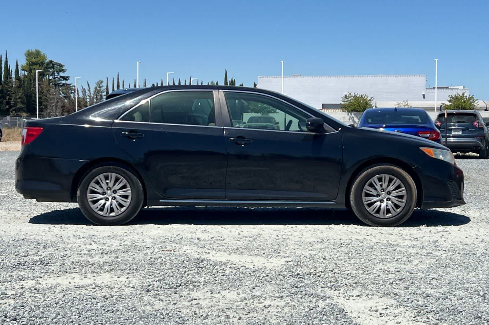 Used 2014 Toyota Camry LE FWD image 9