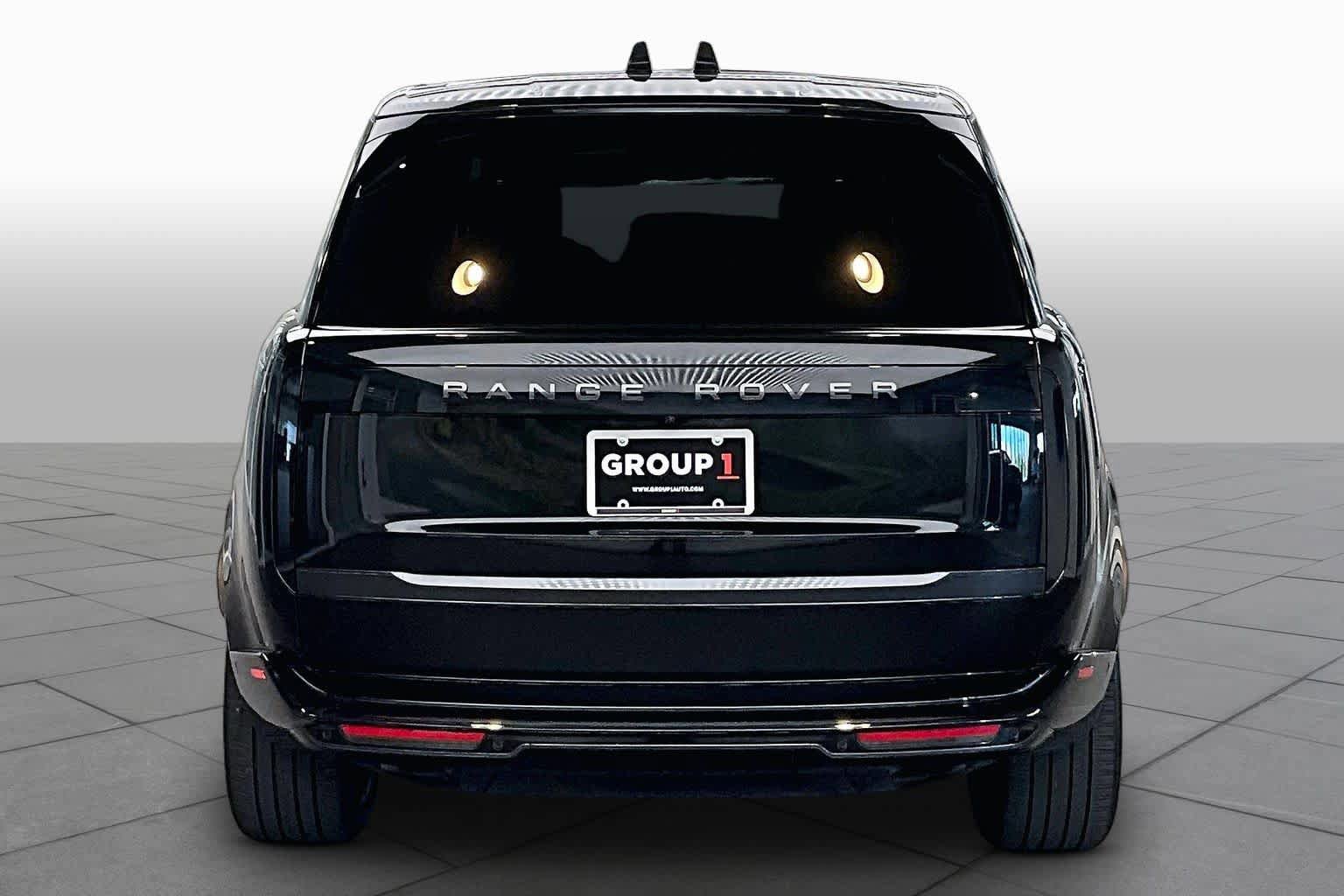 Used 2025 Land Rover Range Rover SE AWD/4WD image 5