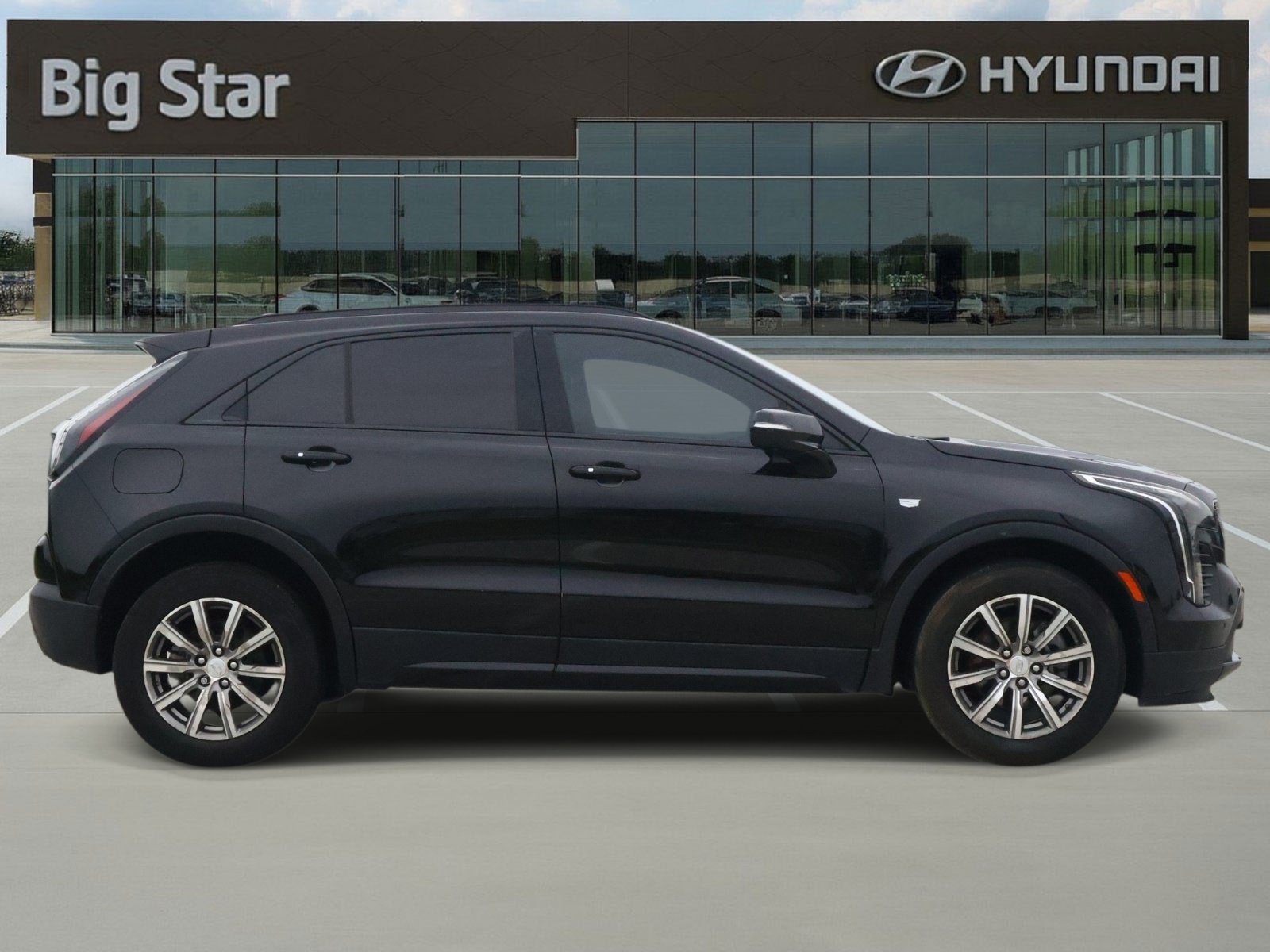 Used 2022 Cadillac XT4 Sport w/ Enhanced Visibility Package FWD image 5