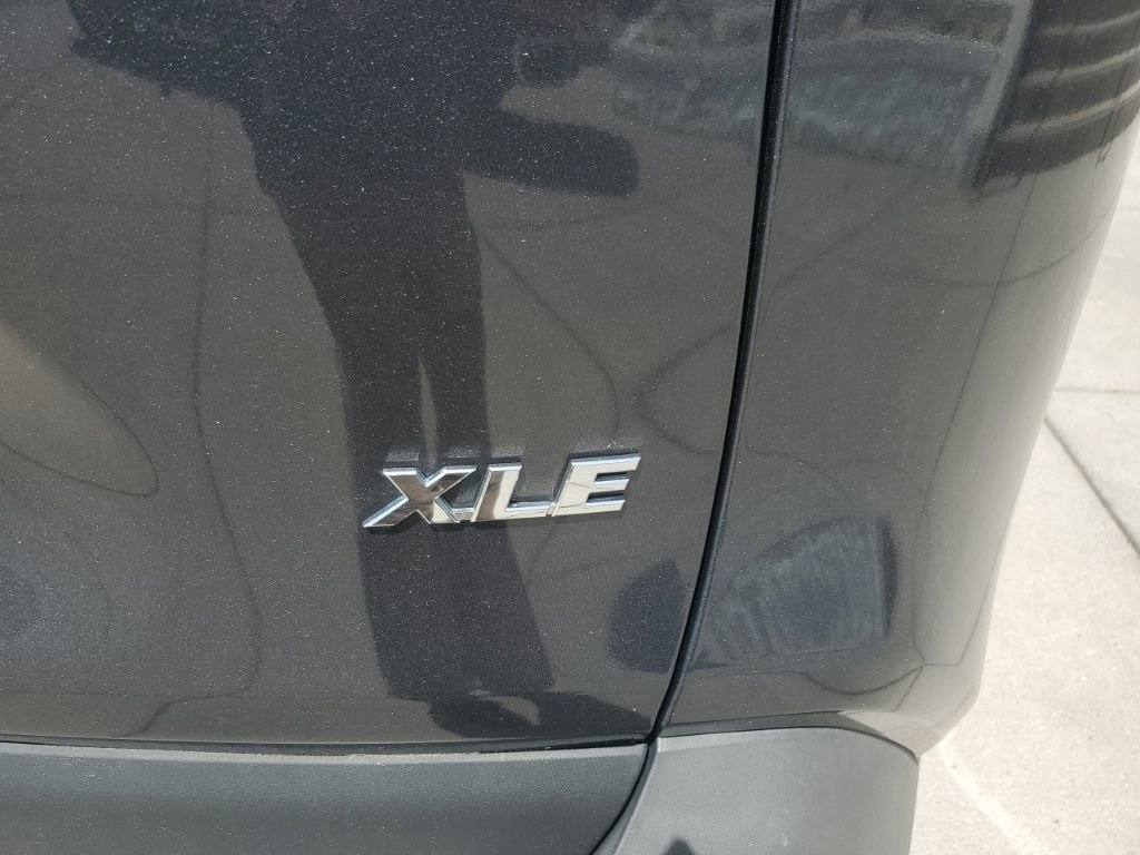Used 2021 Toyota RAV4 XLE image 5