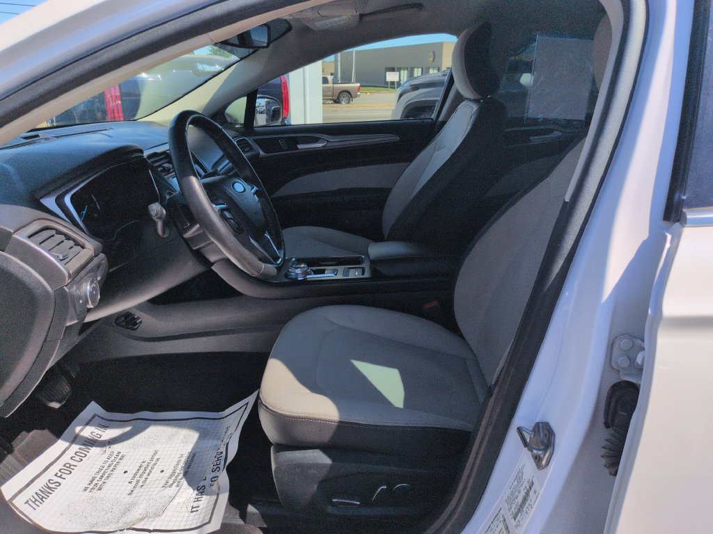 Used 2019 Ford Fusion SE w/ Equipment Group 151A FWD image 9