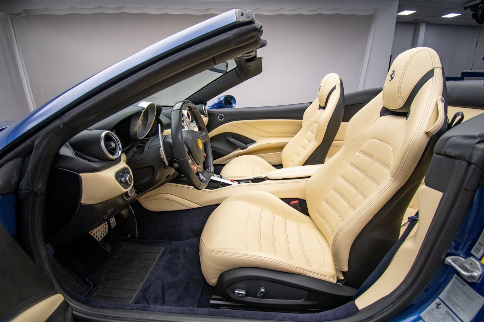 Used 2016 Ferrari California T RWD image 20