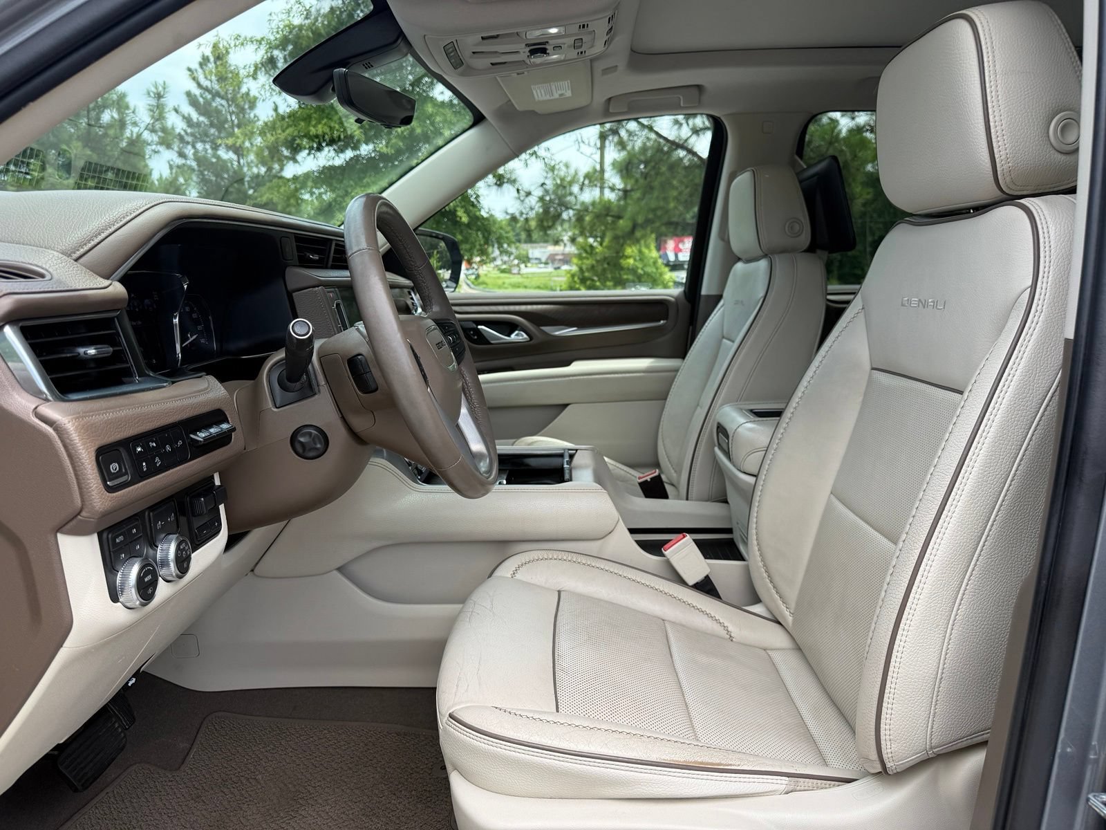 Used 2021 GMC Yukon XL Denali w/ Denali Ultimate Package AWD/4WD image 34