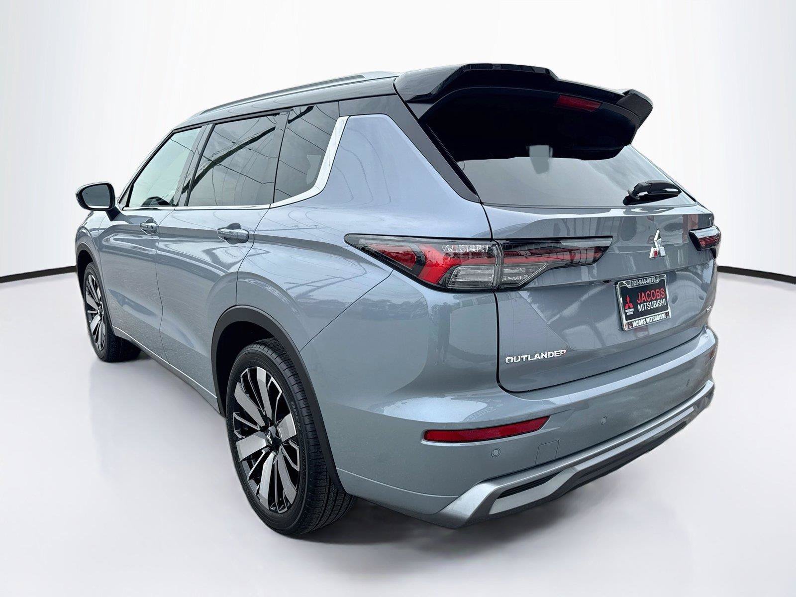 New 2026 Mitsubishi Outlander SEL FWD image 3
