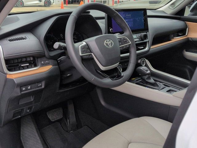 Used 2025 Toyota Grand Highlander FWD image 9