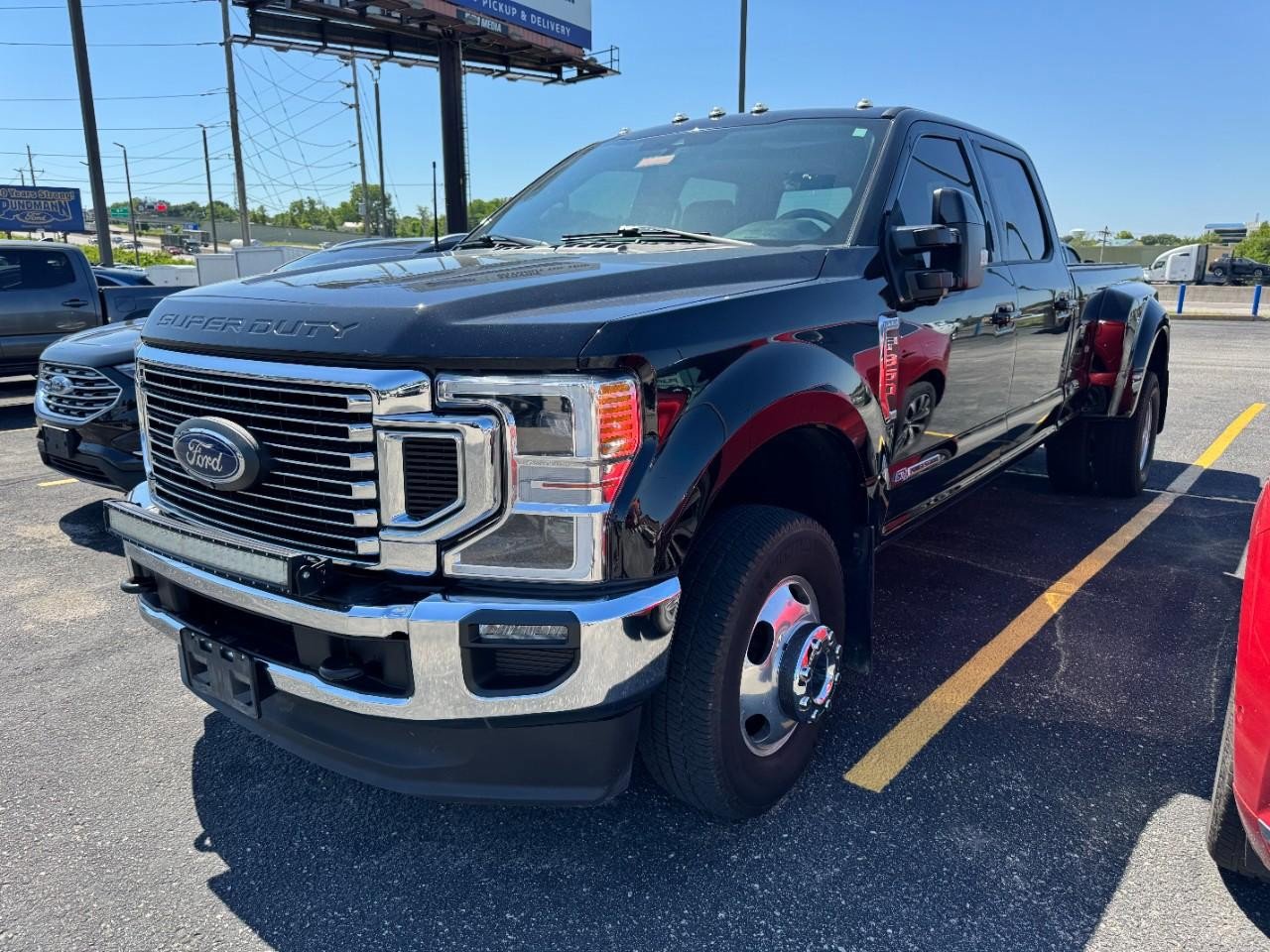 Used 2020 Ford F350 Lariat w/ Lariat Ultimate Package AWD/4WD image 4