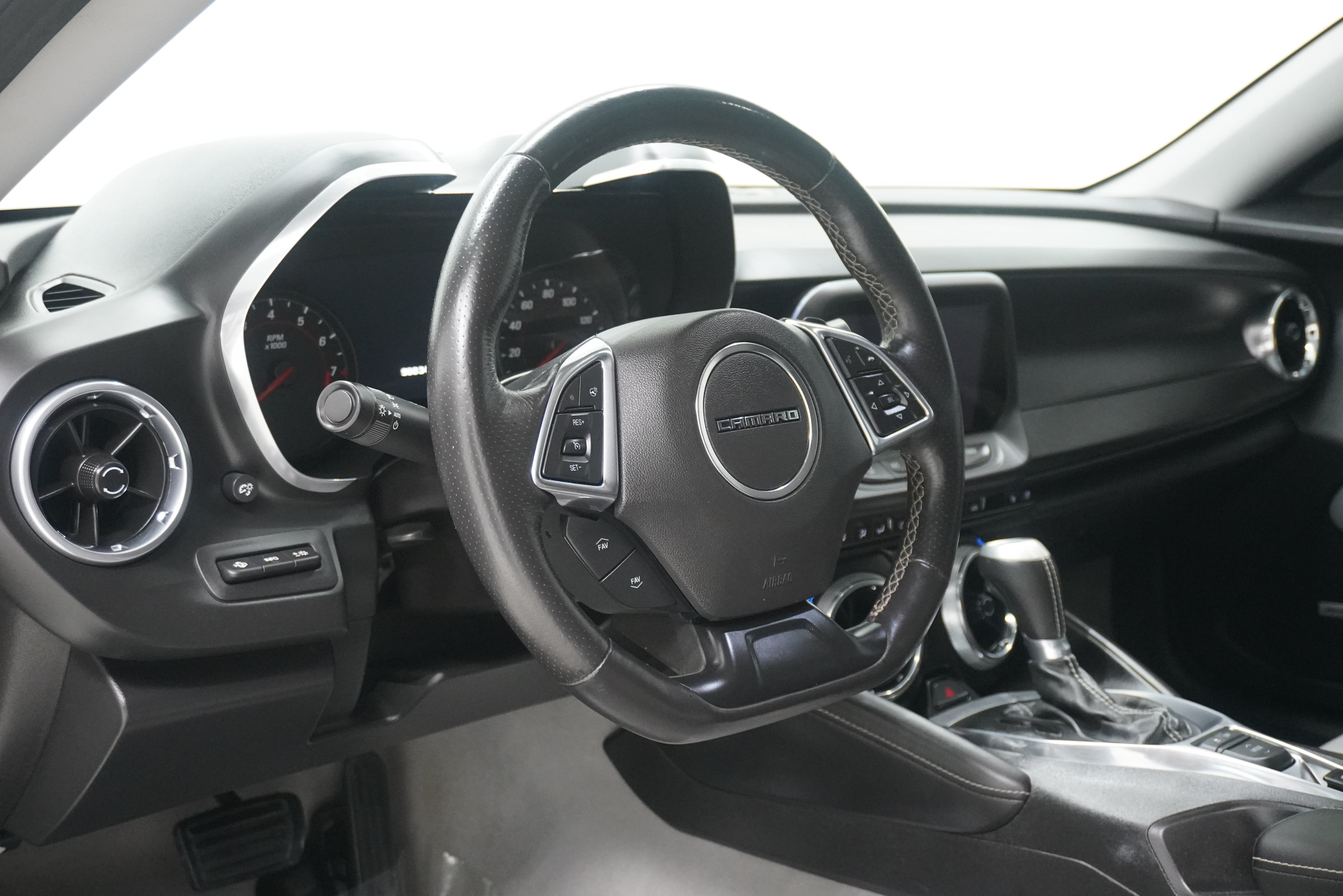 Used 2016 Chevrolet Camaro LT RWD image 10