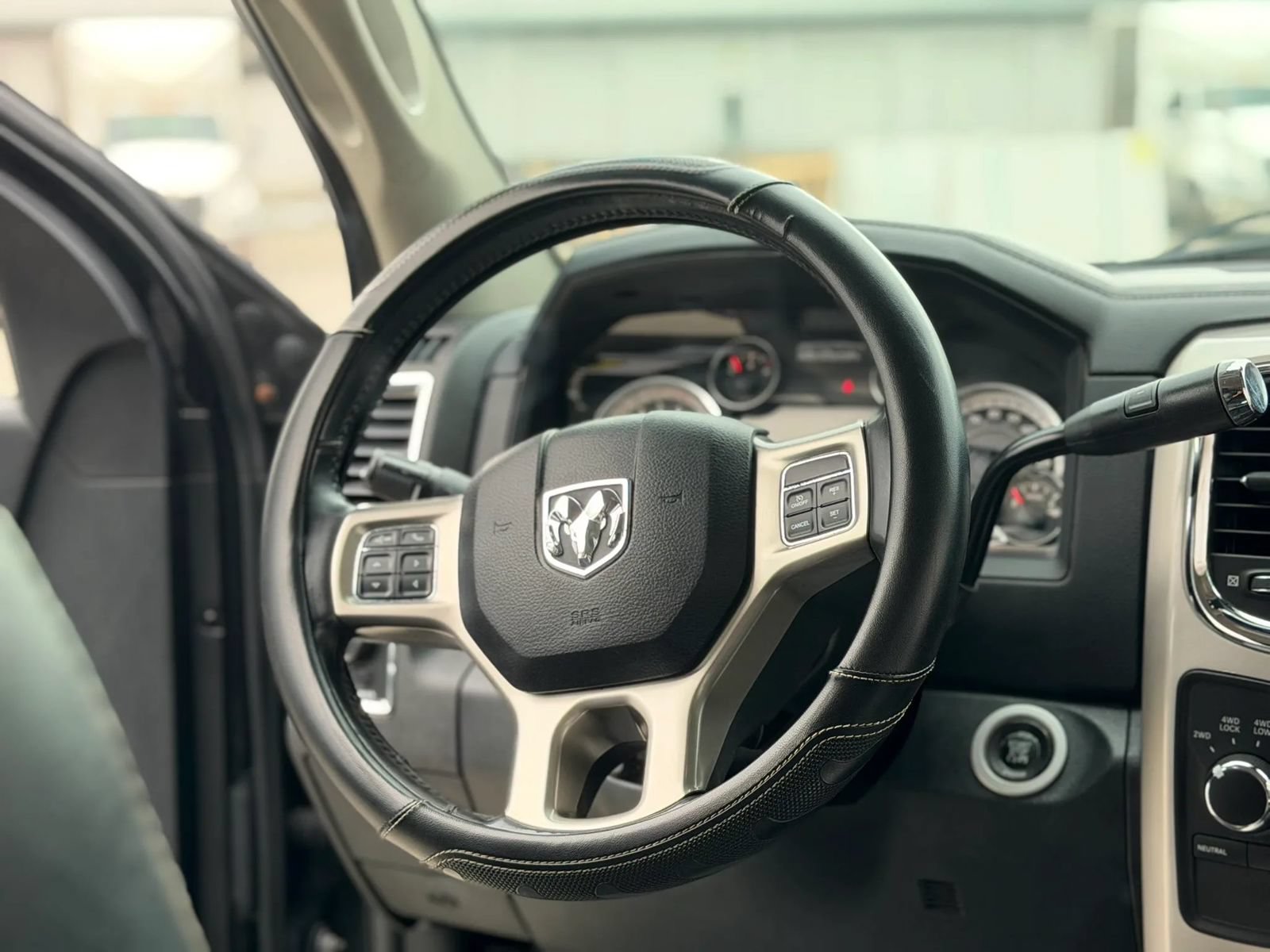 Used 2016 RAM 2500 Laramie AWD/4WD image 27