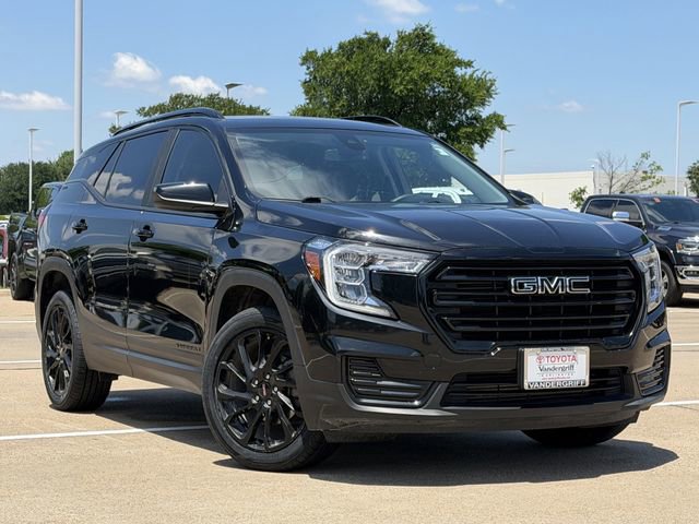 Used 2024 GMC Terrain SLE w/ Driver Convenience Package FWD image 2