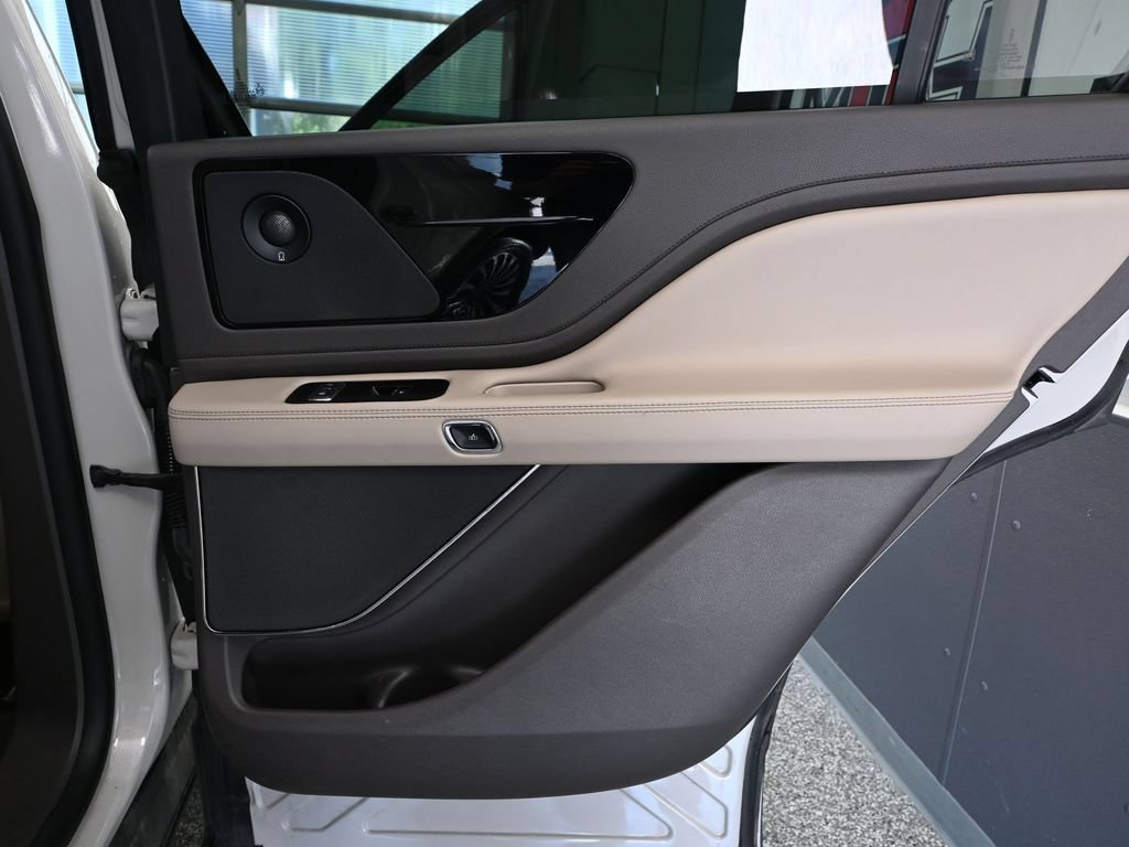 Used 2023 Lincoln Aviator Reserve AWD/4WD image 45
