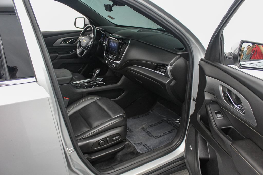 Used 2022 Chevrolet Traverse LT w/ LT Premium Package AWD/4WD image 26