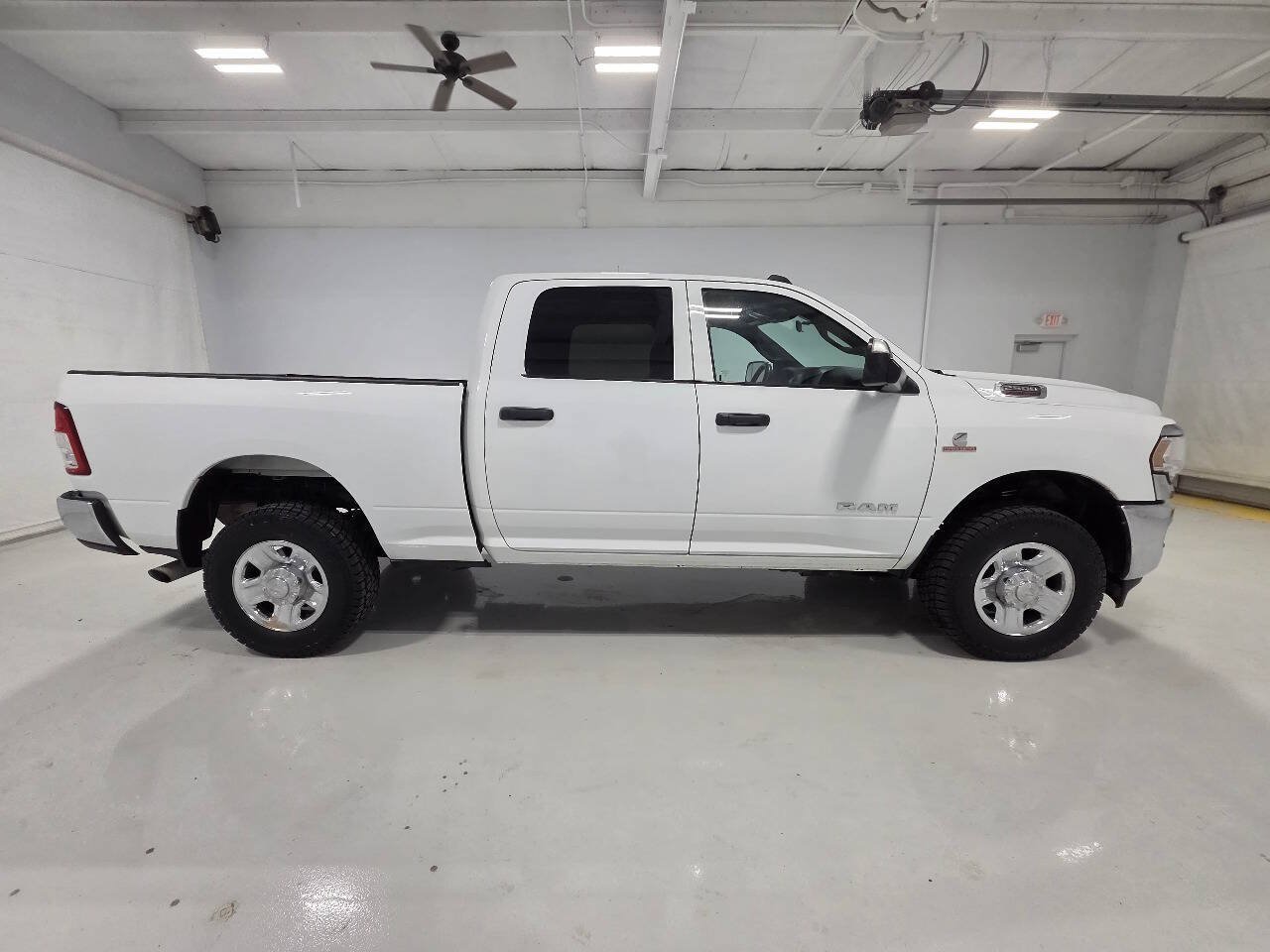 Used 2022 RAM 2500 Tradesman w/ Chrome Appearance Group AWD/4WD image 7