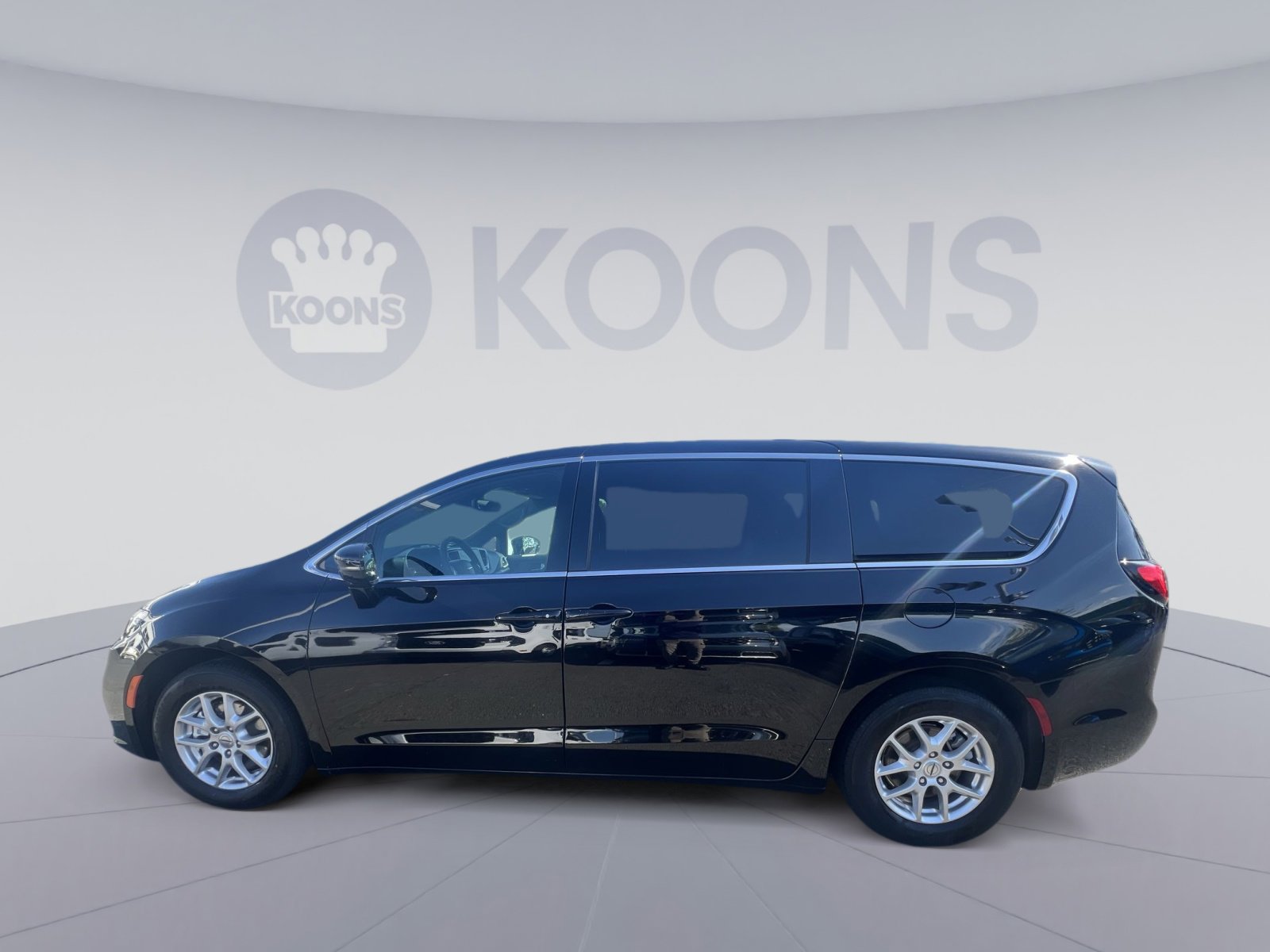 Used 2025 Chrysler Pacifica Select FWD image 13