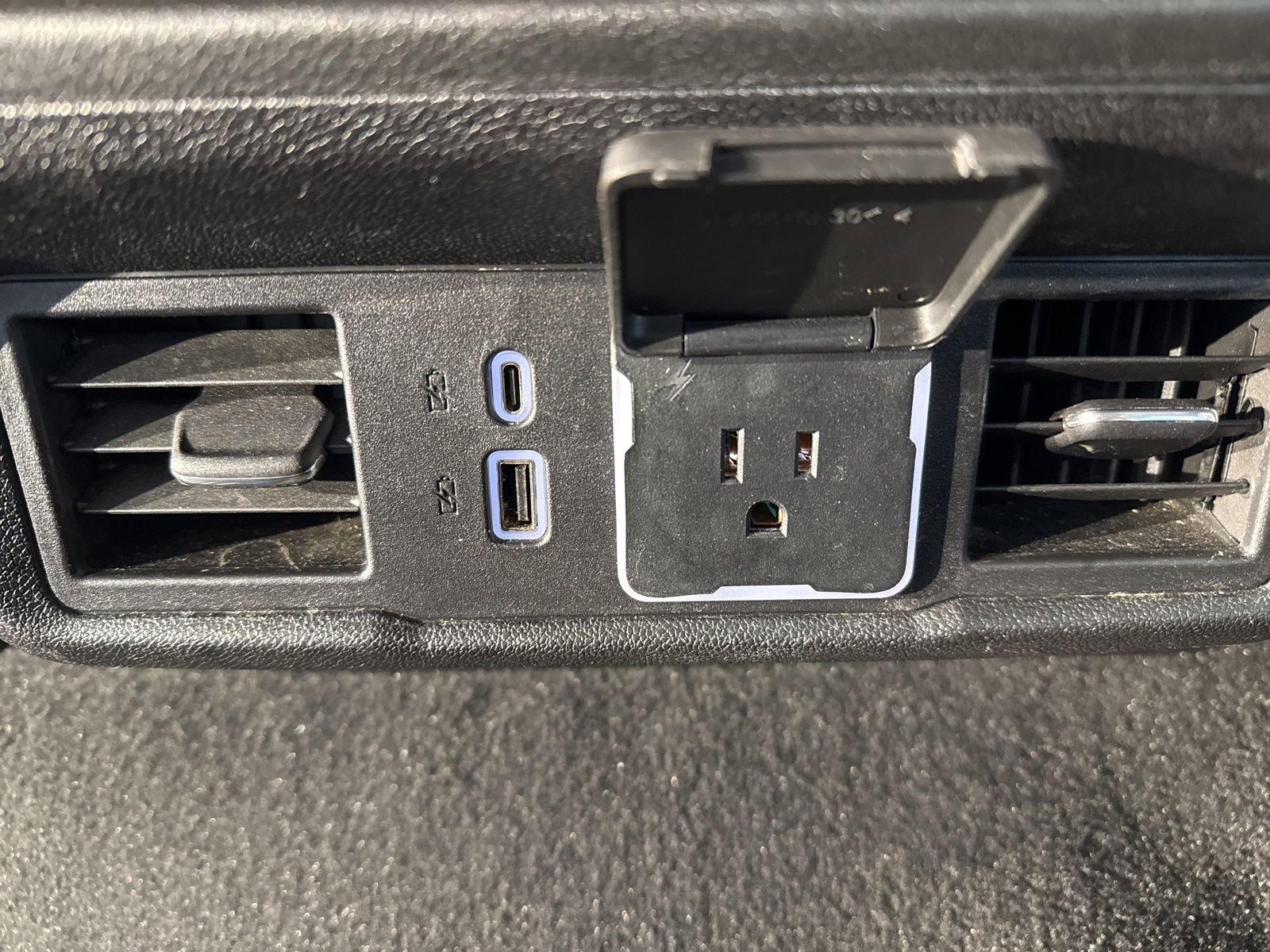 Used 2025 Chevrolet Silverado 1500 LT image 20