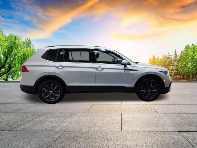 Certified 2022 Volkswagen Tiguan SE image 3