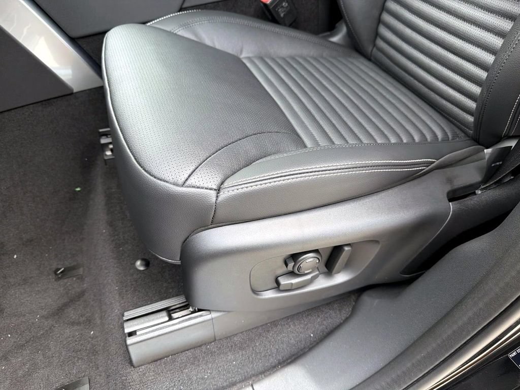 New 2026 Land Rover Discovery S AWD/4WD image 18