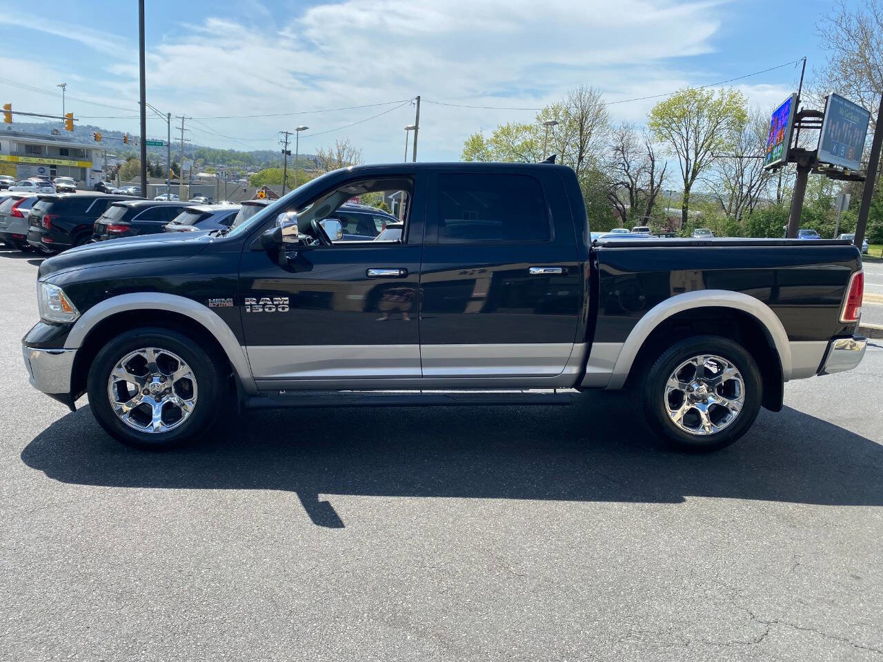 Used 2016 RAM 1500 Laramie AWD/4WD image 6