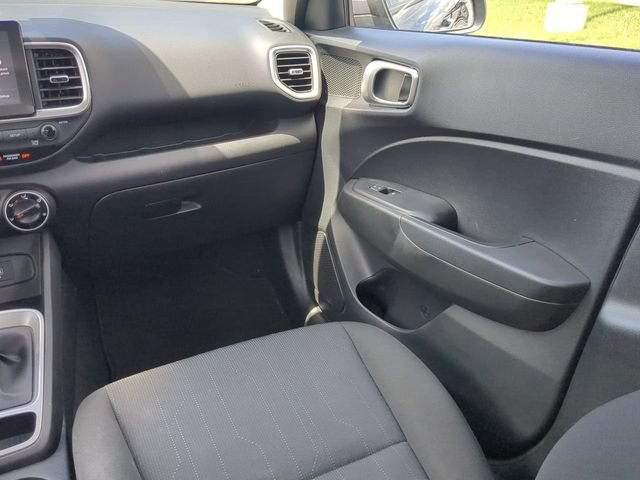 Used 2021 Hyundai Venue SE FWD image 15