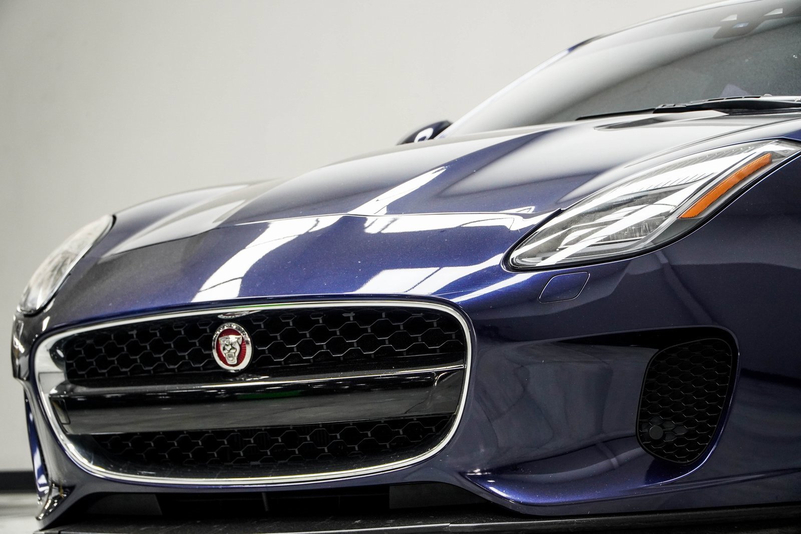 Used 2018 Jaguar F-TYPE Coupe image 2