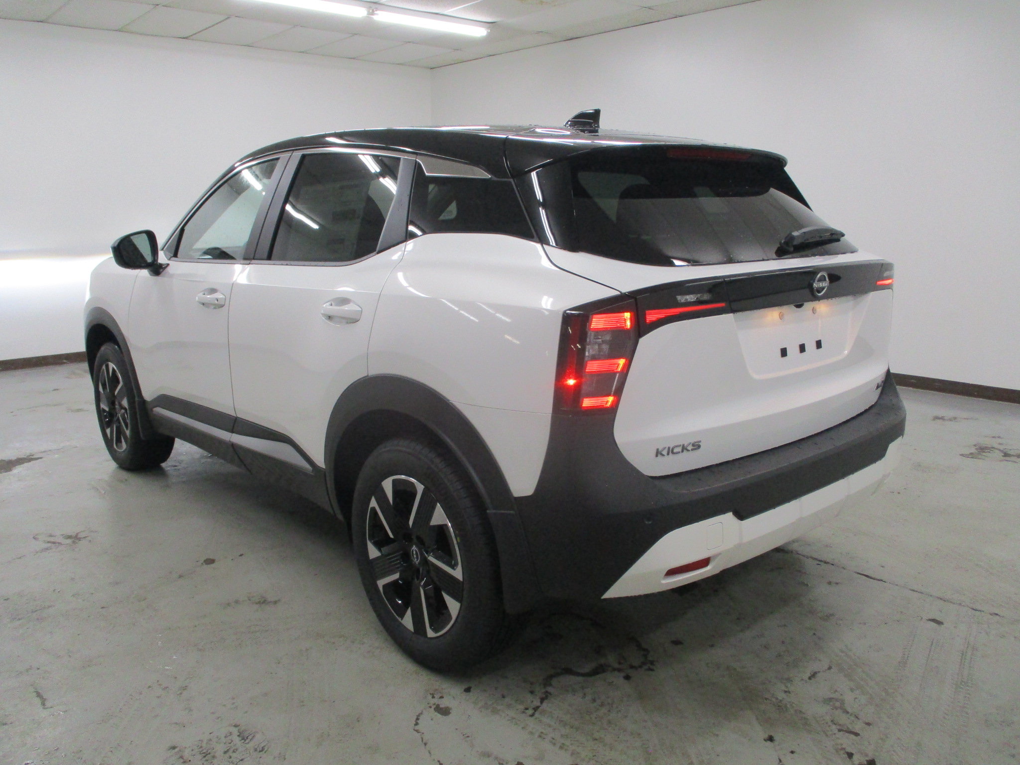 New 2026 Nissan Kicks SV w/ SV Premium Package AWD/4WD image 3