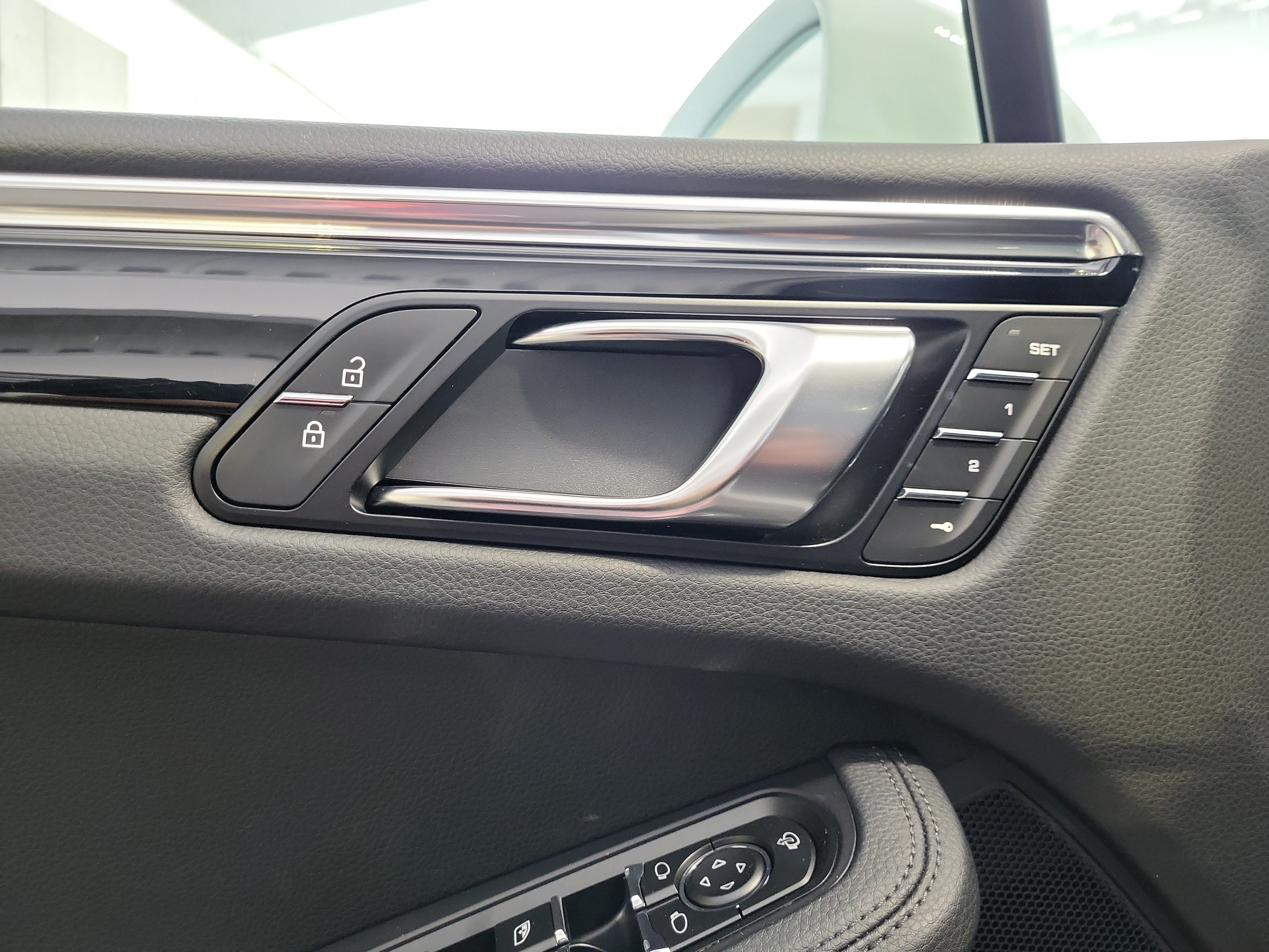 Certified 2026 Porsche Macan AWD/4WD image 18
