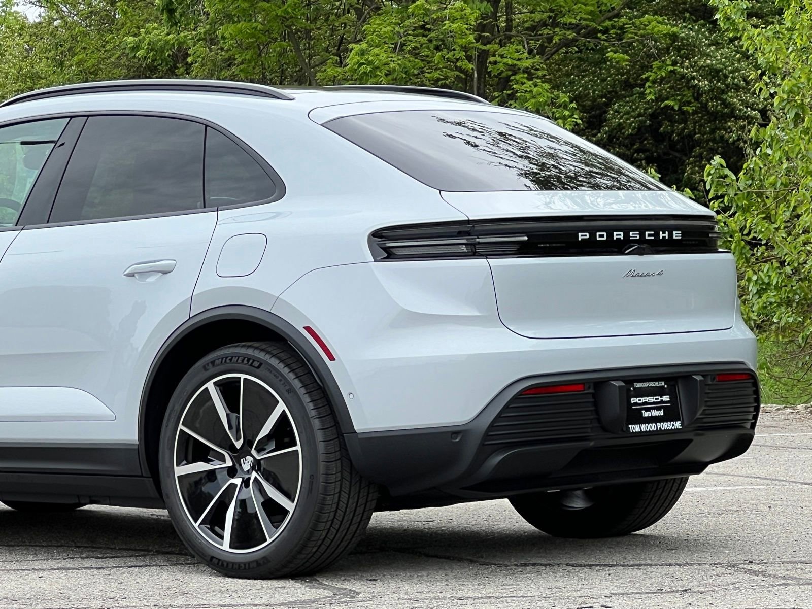 New 2026 Porsche Macan 4 Electric AWD/4WD image 9