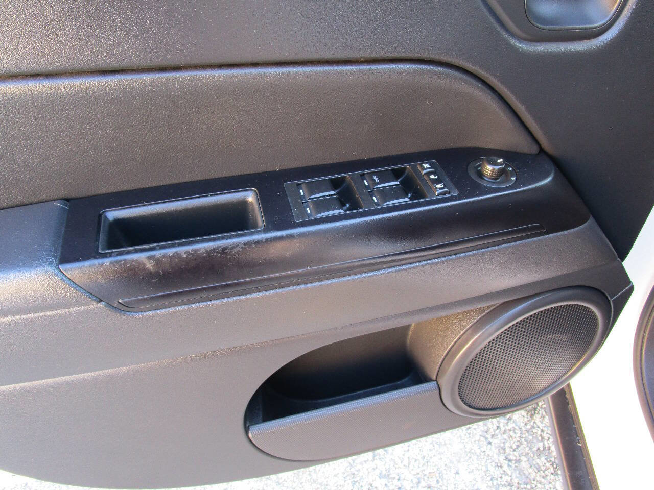 Used 2016 Jeep Patriot High Altitude image 11