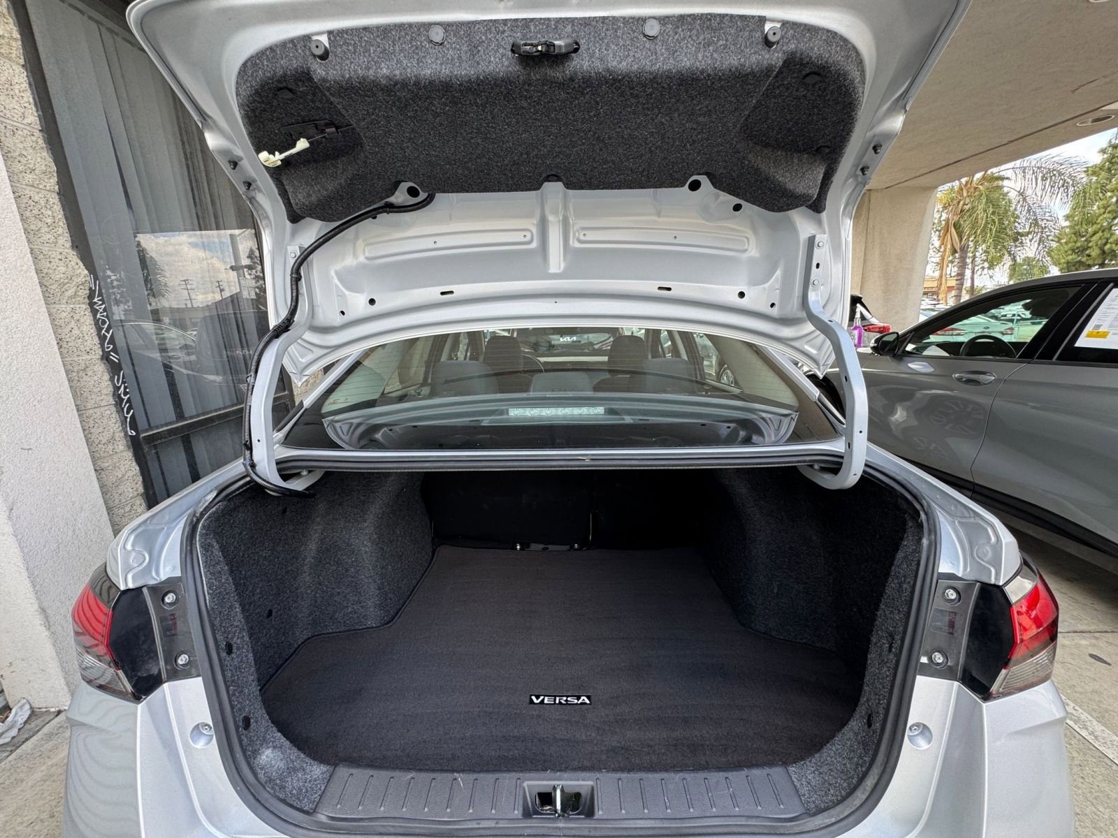 Used 2025 Nissan Versa SV image 30