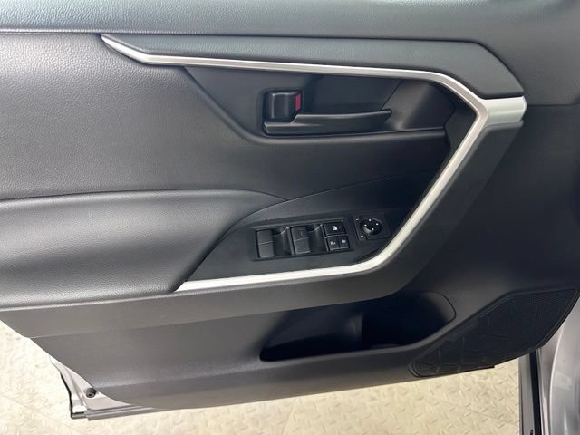 Used 2023 Toyota RAV4 LE AWD/4WD image 17
