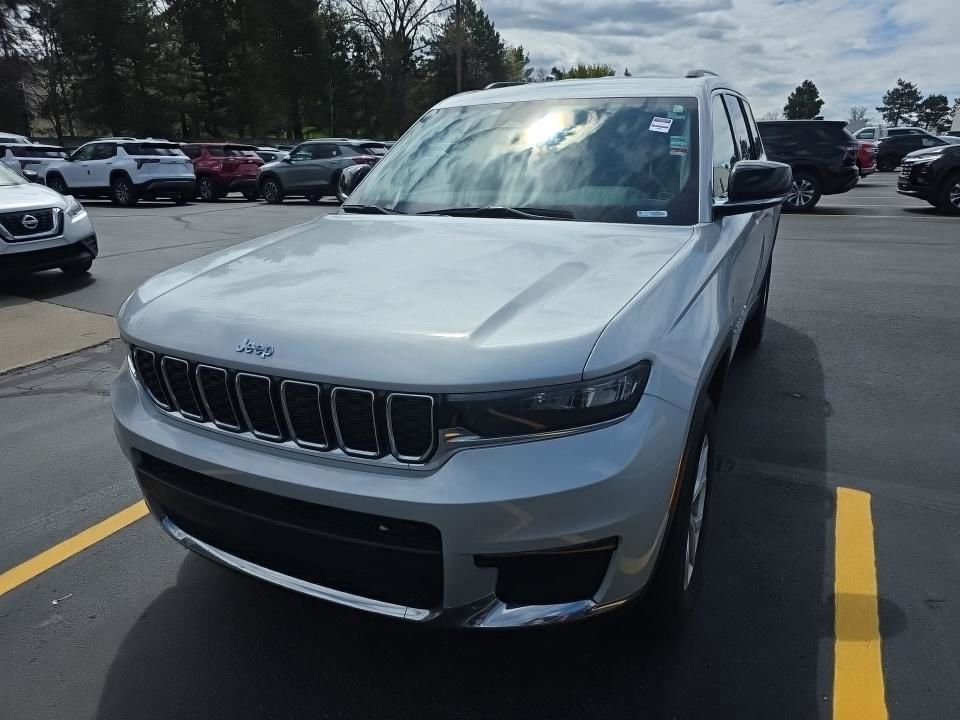 Used 2022 Jeep Grand Cherokee L Limited AWD/4WD image 2