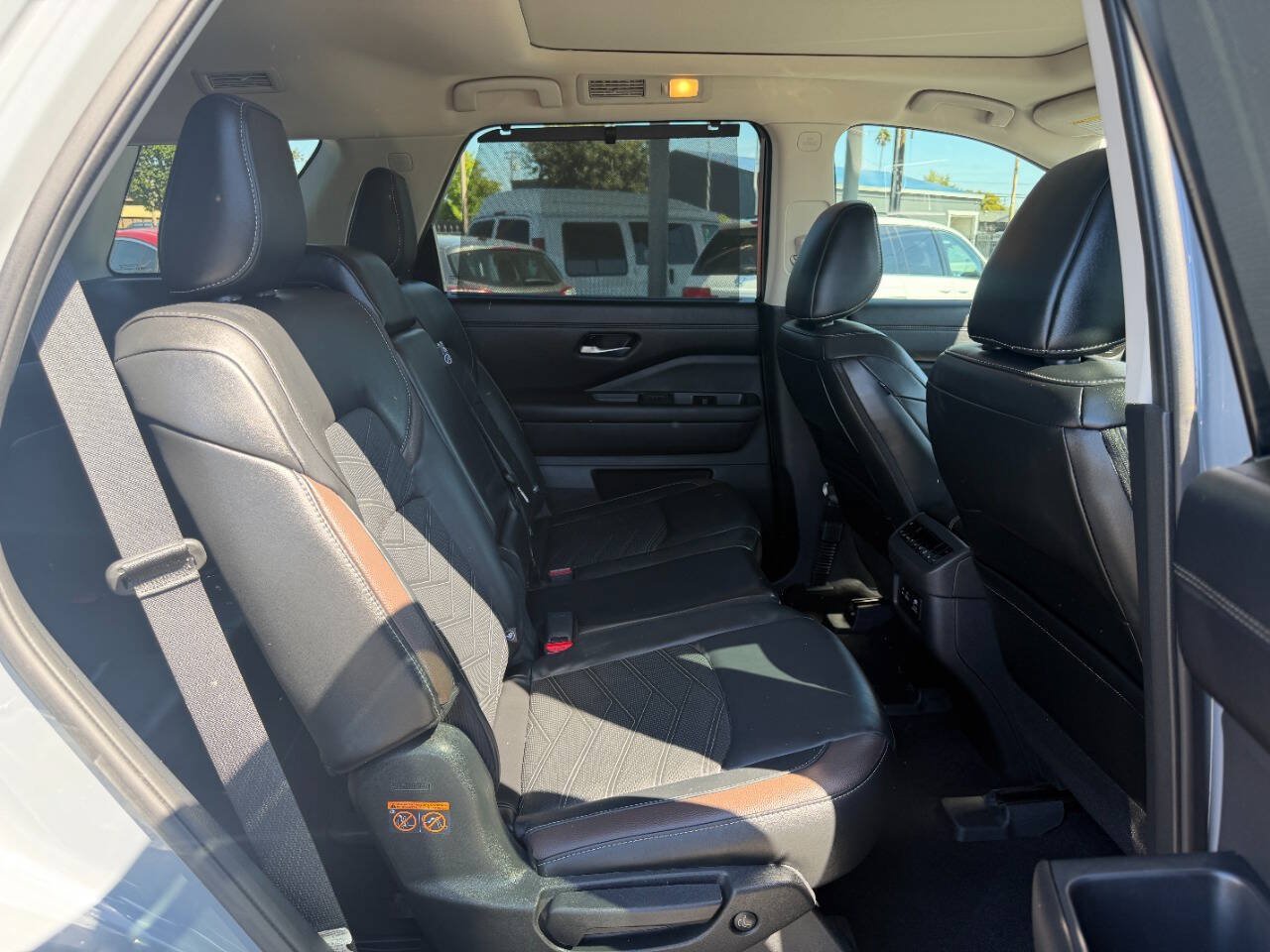 Used 2025 Nissan Pathfinder Platinum w/ Cargo Package AWD/4WD image 13