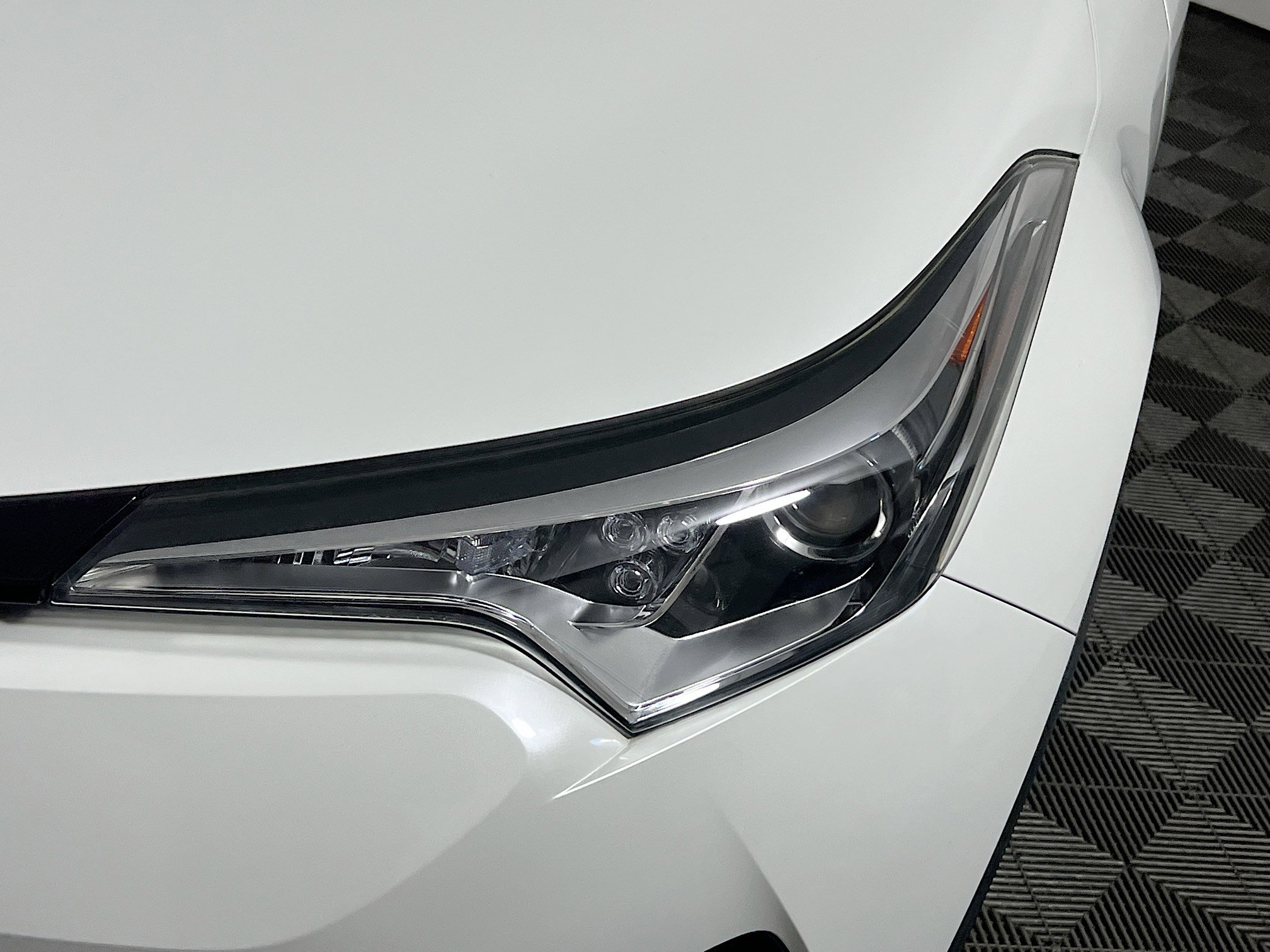 Used 2019 Toyota C-HR XLE image 11