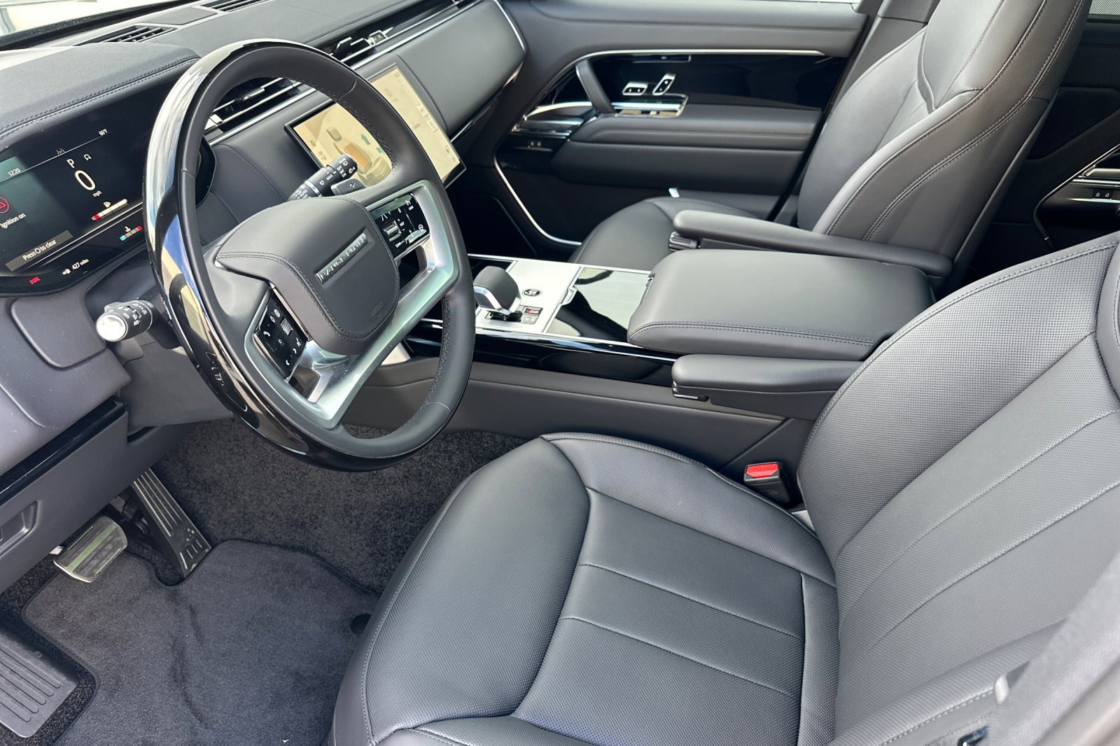 New 2025 Land Rover Range Rover Long Wheelbase SE image 9