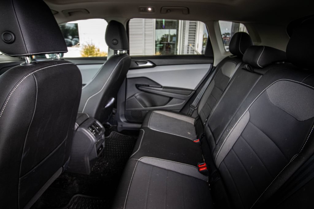 Certified 2023 Volkswagen Taos SE w/ Panoramic Sunroof Package FWD image 25