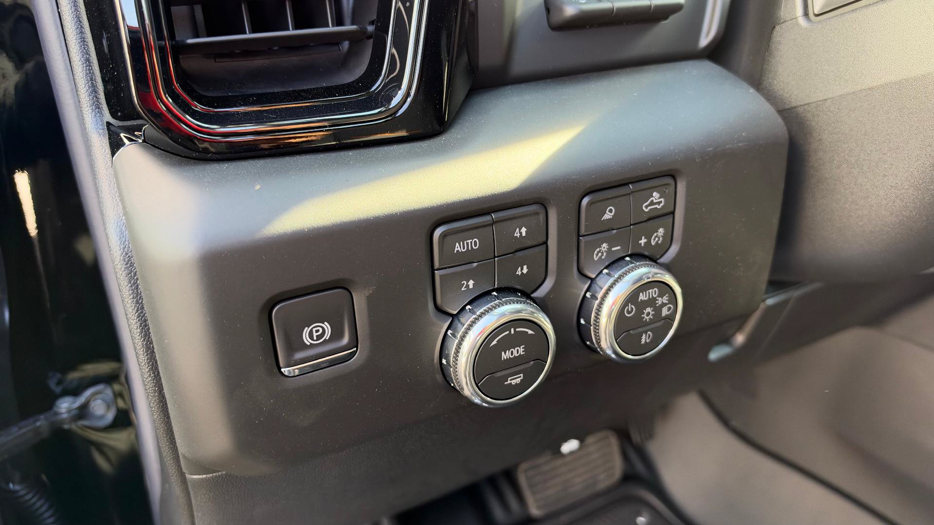 New 2026 GMC Sierra 2500 AT4 w/ AT4 Premium Plus Package AWD/4WD image 13