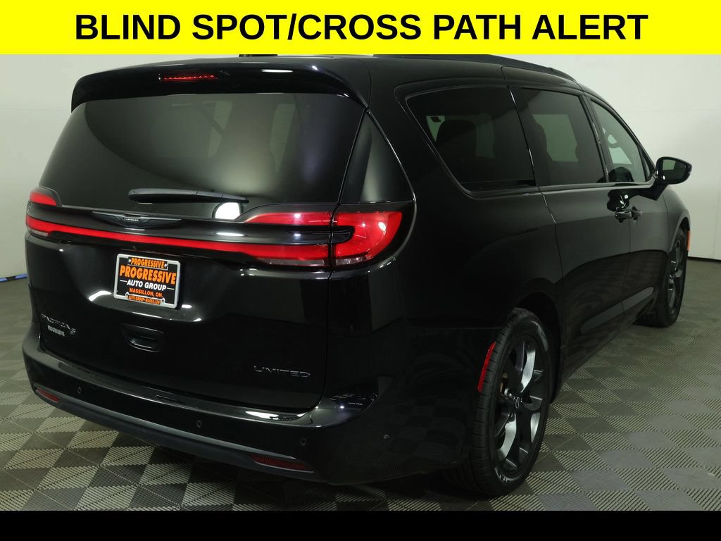 Used 2025 Chrysler Pacifica Limited FWD image 9