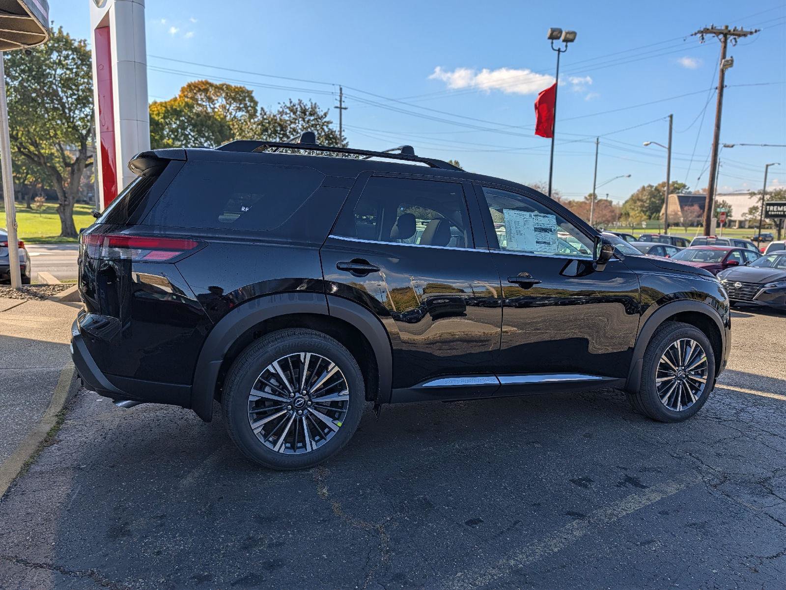New 2026 Nissan Pathfinder Platinum AWD/4WD image 14