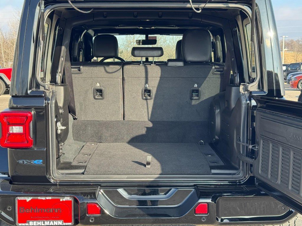 Used 2022 Jeep Wrangler Unlimited Sahara image 5